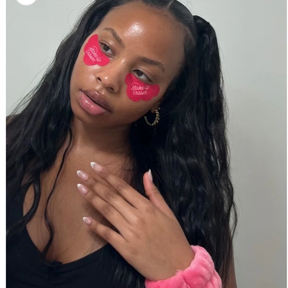 Makeup Eraser Cooling Clouds Face Patches washable, reusable cools with water - Picture 6 of 9